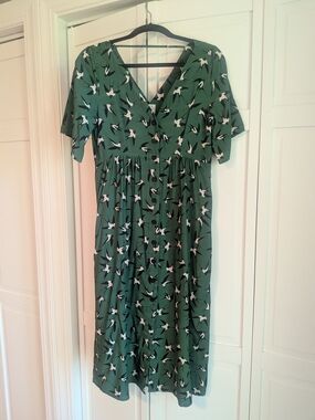 Green Bird-Print V-Neck Midi Dress